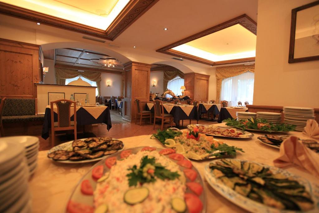Hotel Fanes Suite&Spa Moena Buitenkant foto