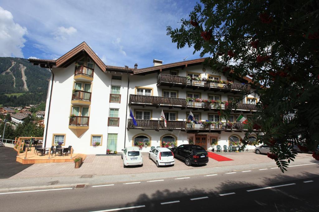 Hotel Fanes Suite&Spa Moena Buitenkant foto