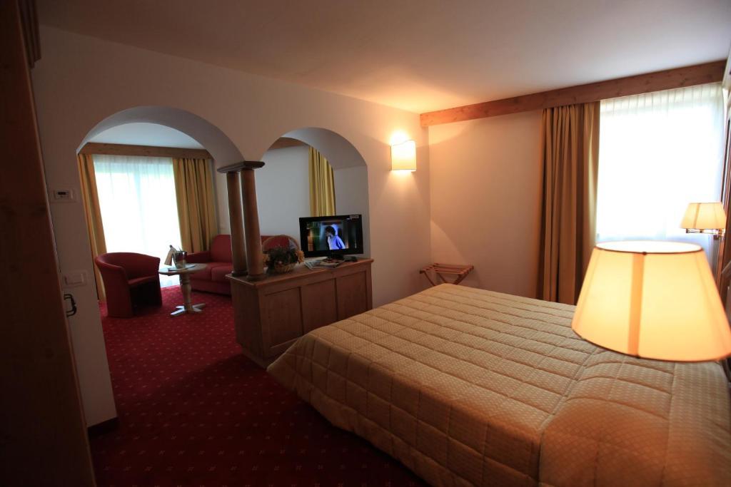 Hotel Fanes Suite&Spa Moena Buitenkant foto